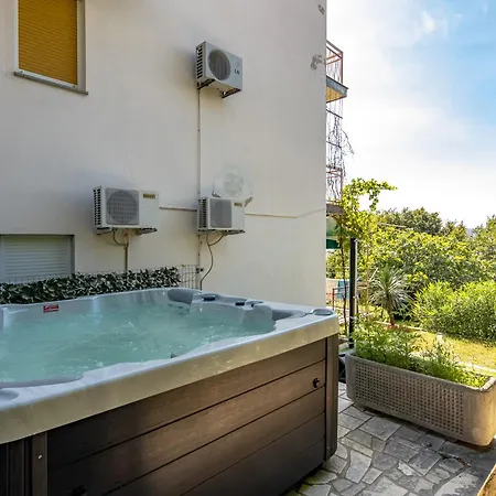 Apartament With Sea View Or Outdoor Jacuzzi