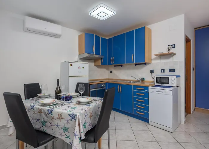 With Sea View Or Outdoor Jacuzzi Daire Novi Vinodolski