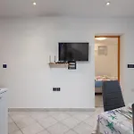With Sea View Or Outdoor Jacuzzi 아파트 노비비노돌스키