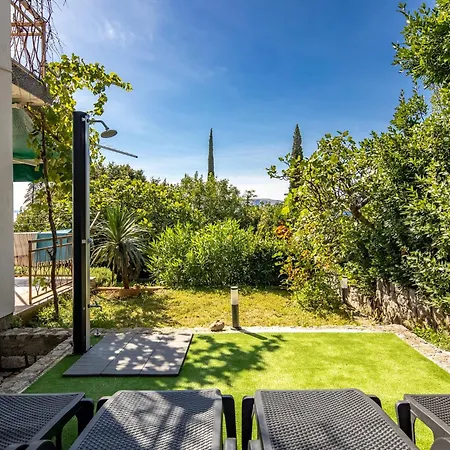 Apartment With Sea View Or Outdoor Jacuzzi