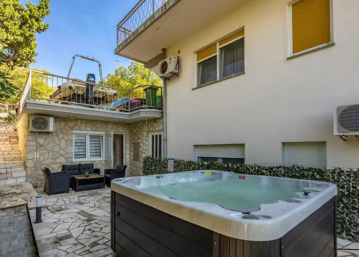 With Sea View Or Outdoor Jacuzzi ノヴィ・ヴィノドロスキー