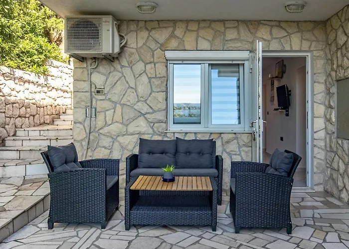 Apartment With Sea View Or Outdoor Jacuzzi Novi Vinodolski