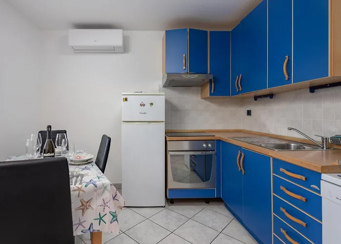 Apartment With Sea View Or Outdoor Jacuzzi Novi Vinodolski