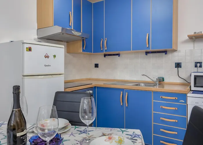 Apartment With Sea View Or Outdoor Jacuzzi Novi Vinodolski