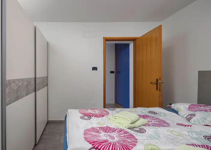 With Sea View Or Outdoor Jacuzzi Novi Vinodolski