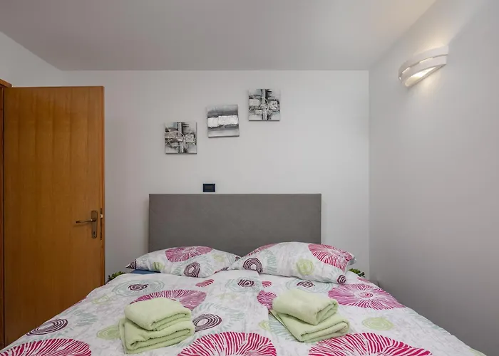 Apartment With Sea View Or Outdoor Jacuzzi