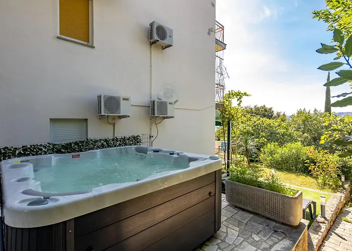 Apartment With Sea View Or Outdoor Jacuzzi