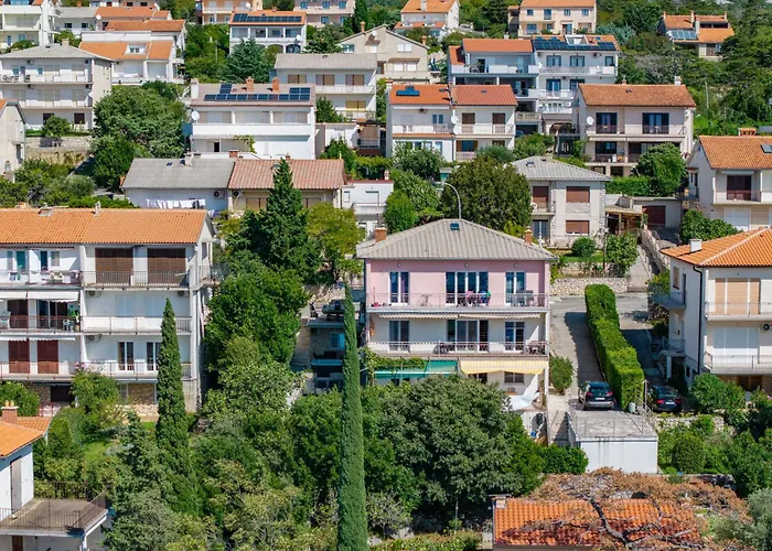 Apartment With Sea View Or Outdoor Jacuzzi Novi Vinodolski