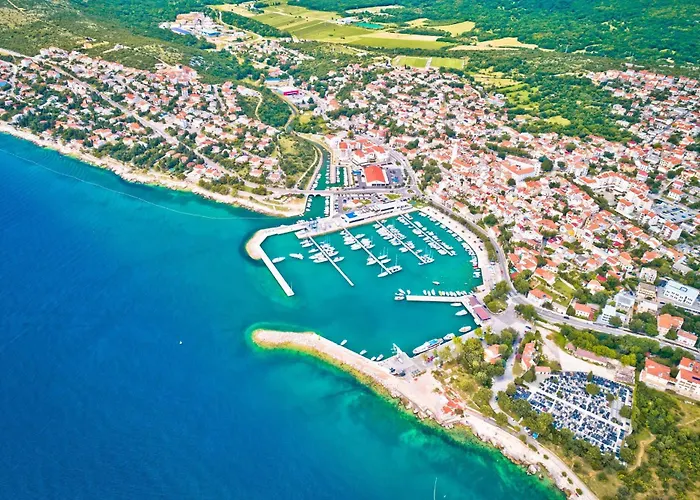 Apartment With Sea View Or Outdoor Jacuzzi Novi Vinodolski