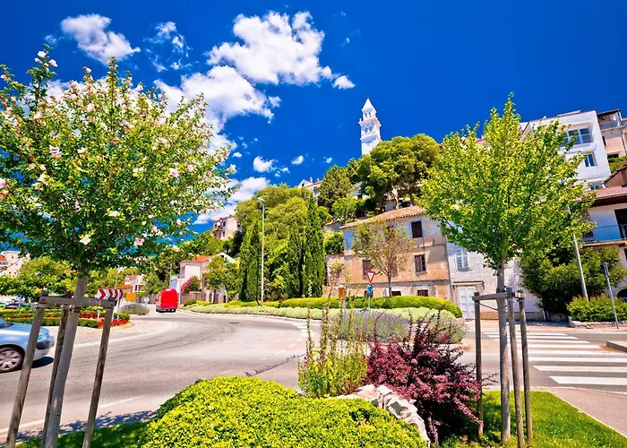 Apartment With Sea View Or Outdoor Jacuzzi Novi Vinodolski