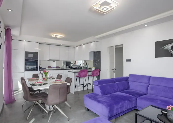 Apartment With Sea View Or Outdoor Jacuzzi Novi Vinodolski