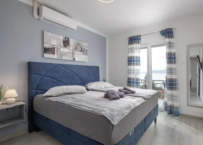 With Sea View Or Outdoor Jacuzzi Novi Vinodolski