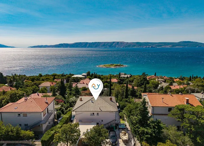 Apartment With Sea View Or Outdoor Jacuzzi Novi Vinodolski