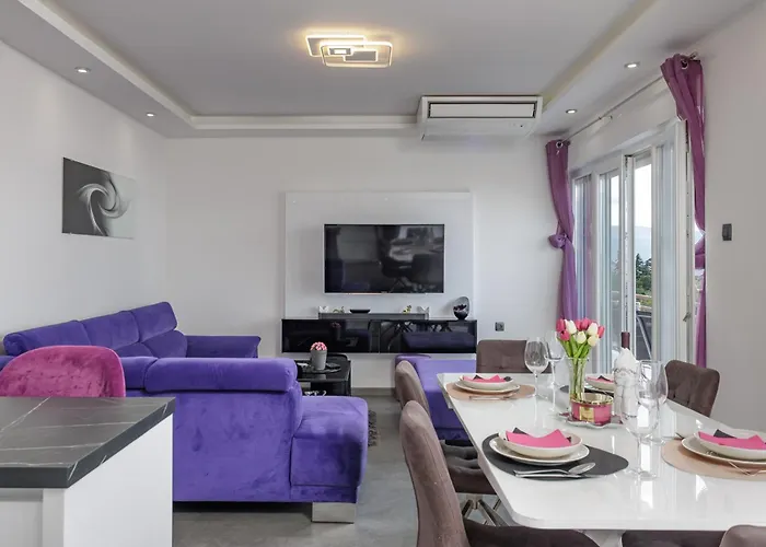 Apartment With Sea View Or Outdoor Jacuzzi Novi Vinodolski