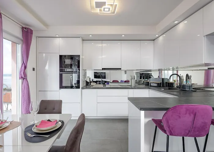 Apartment With Sea View Or Outdoor Jacuzzi Novi Vinodolski